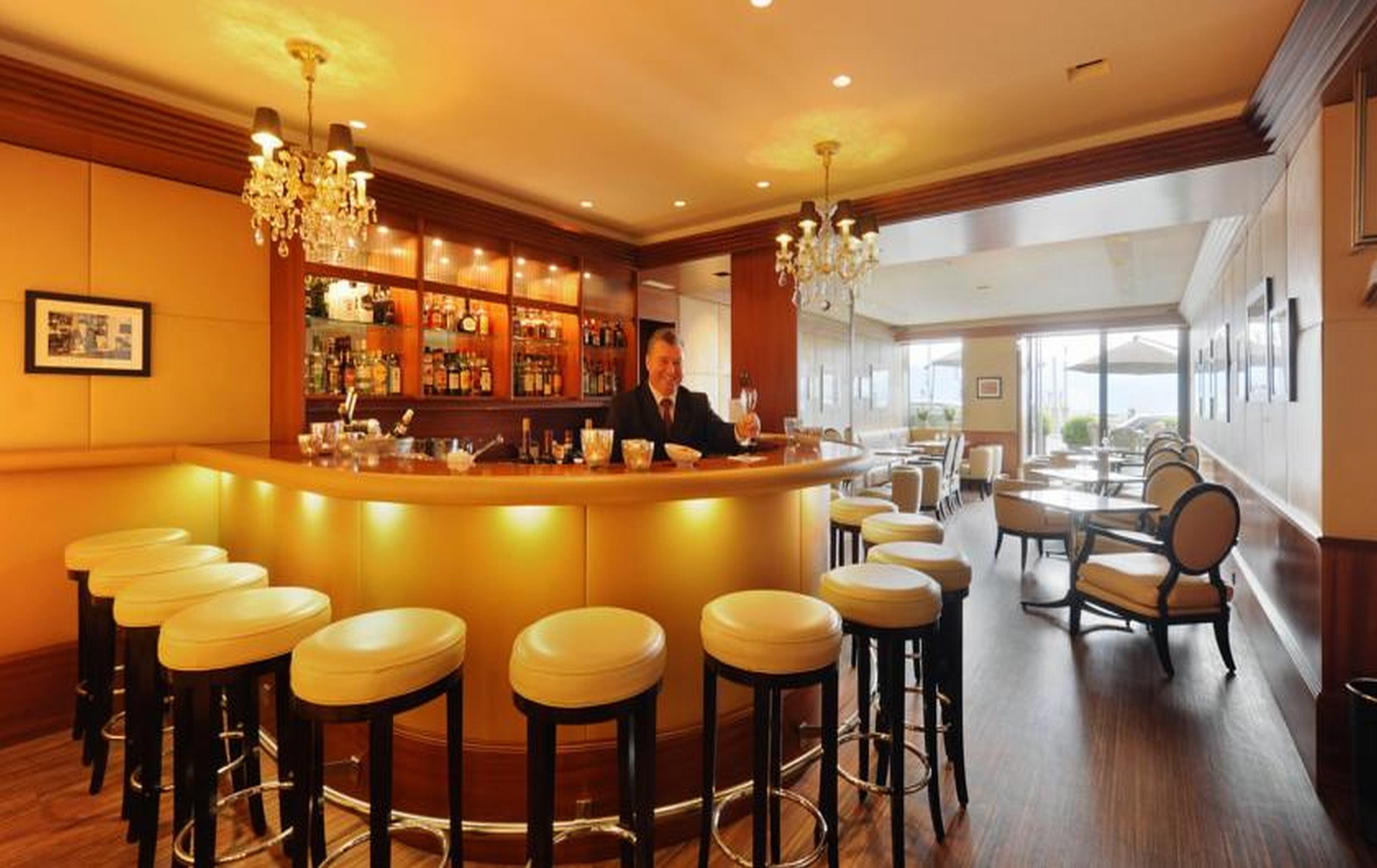 De La Paix Hotel 4*