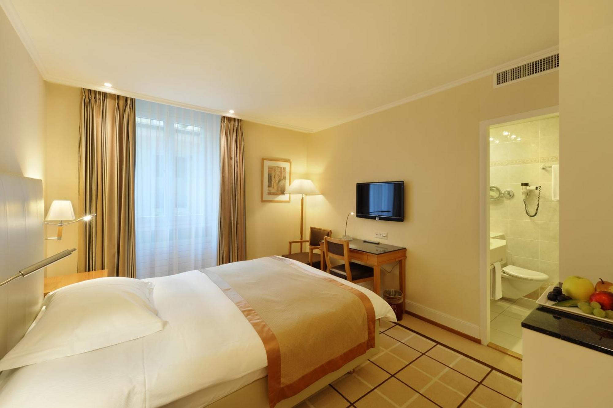 Hotel De La Paix 4*