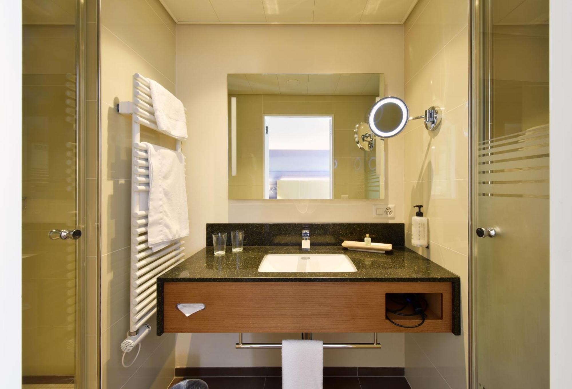 De La Paix Hotel 4*