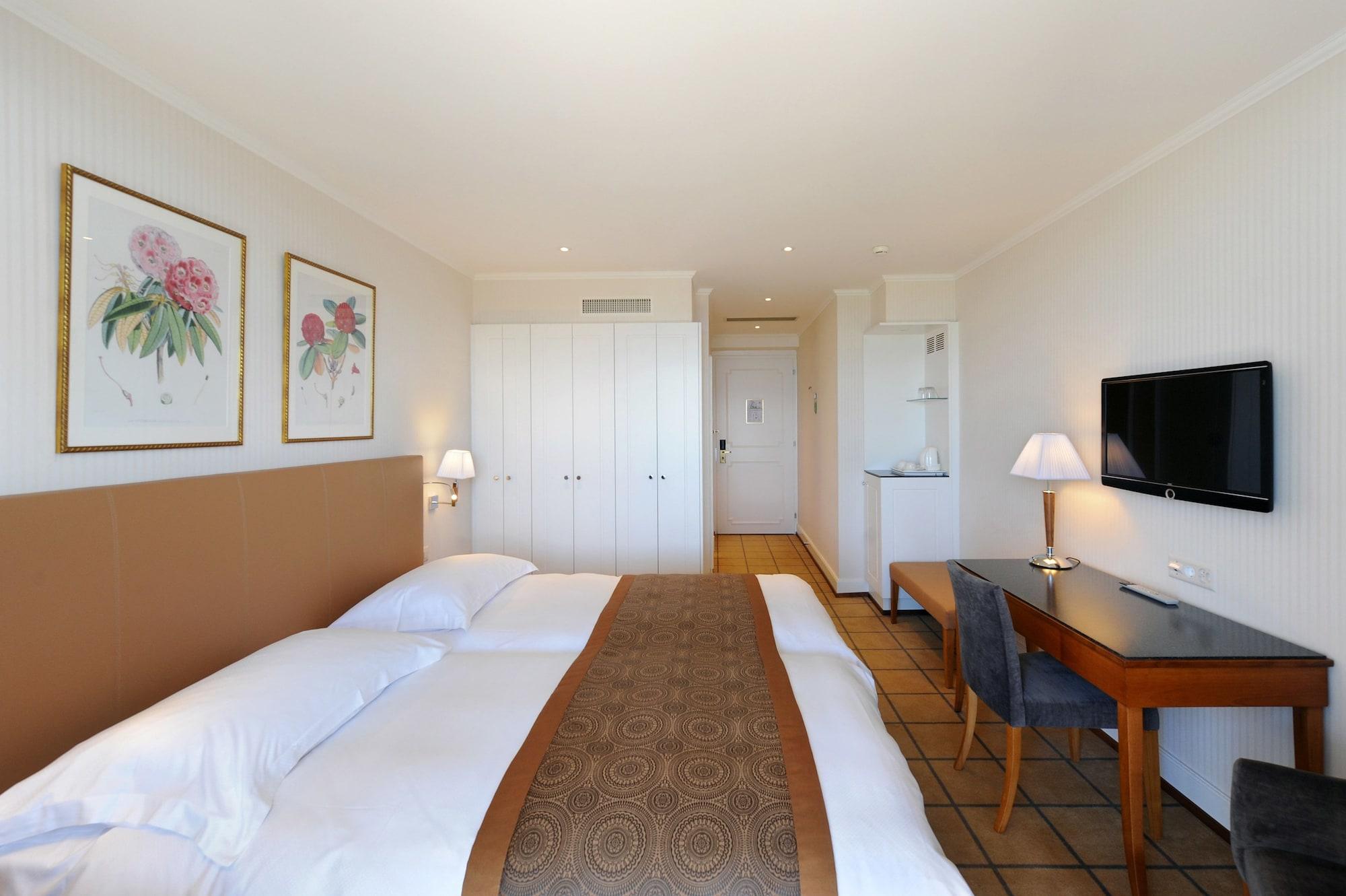 De La Paix Hotel 4*