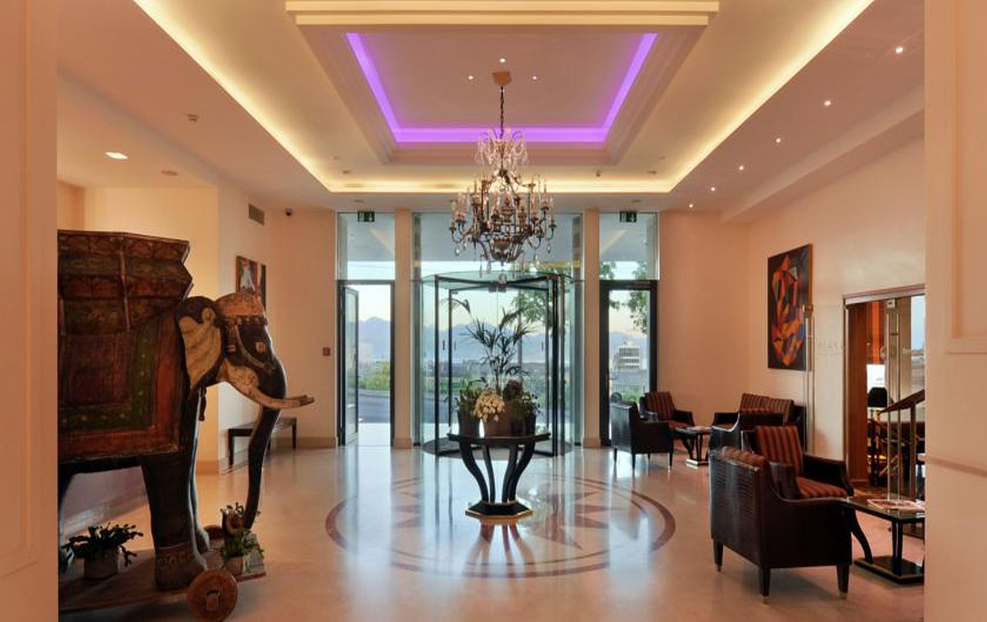 De La Paix Hotel 4*
