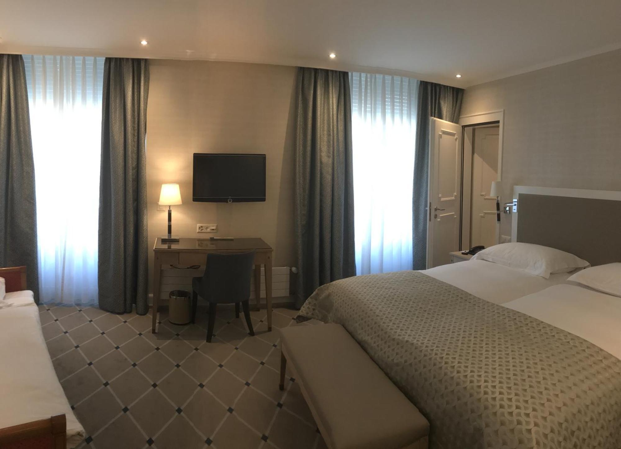 De La Paix Hotel 4*